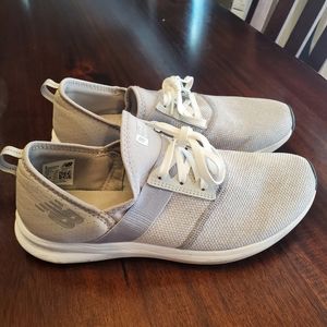 New balance tennis shoes